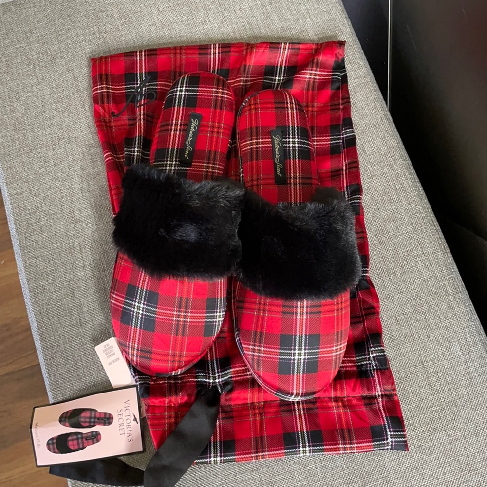 Victoria’s Secret‎ Red striped satin slippers